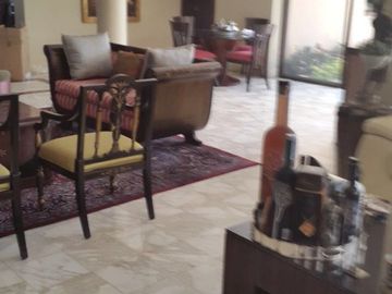 Venta Casa tipo Mansión Urbanización El Rio con Piscina y vista al Lago