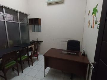 Disewakan Rumah usaha, cocok untuk cafe, kuliner atau usaha apapun didaerah sekitar darmo permai LL