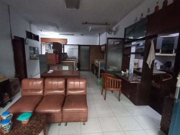 Disewakan Rumah usaha, cocok untuk cafe, kuliner atau usaha apapun didaerah sekitar darmo permai LL