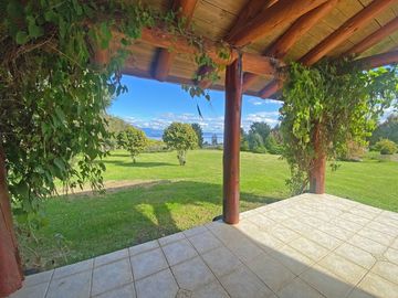 Casa con hermosa vista y acceso al Lago Ranco