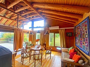 Casa con hermosa vista y acceso al Lago Ranco