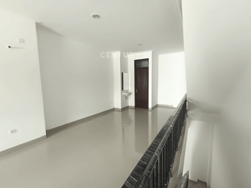 Dijuial Ruko Osaka Pantai Indah Kapuk 2 Tangerang