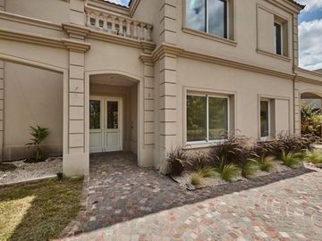 Casa venta 3 dormitorios Muy buen Diseño en Castores al lago