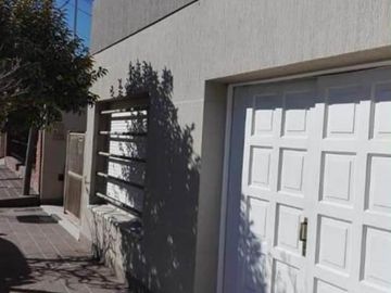 Casa mas dos departamentos en Bahía Blanca