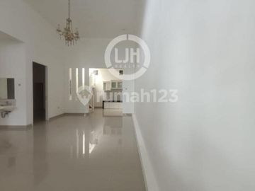 Rumah Siap Huni di Kota Wisata, Cibubur.