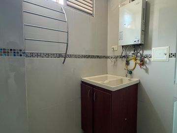 apartamento en arriendo/venta en los alpes. Cod A21357