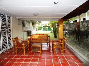 House and Lot for Sale with 4 Bedrooms and Big Garden in Pam