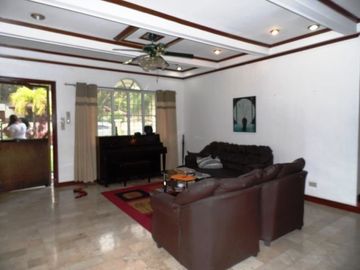 House and Lot for Sale with 4 Bedrooms and Big Garden in Pam