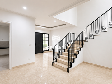 DIJUAL CEPAT! Rumah Brand New Sutera Winona Alam Sutera, View Depan Taman