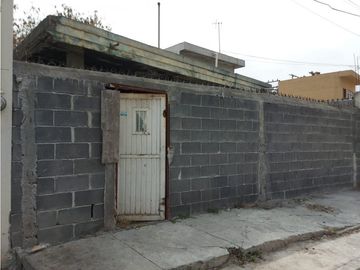 CASA EN VENTA EN COL. GARZA NIETO. ALF
