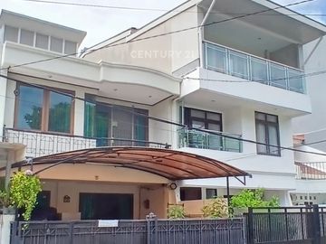 Di Jual Rumah Depan Taman Di Komplek Premium Kelapa Gading