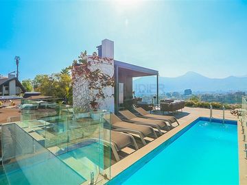 Casa en venta de 5 dorm. en Las Condes