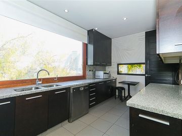 Casa en venta de 5 dorm. en Las Condes