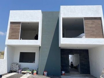 Se Vende Casa en Preserve Juriquilla con Alberca Propia, 4 Recamaras, Lujo