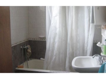 Chalet de 210 metros cubiertos. Apto credito. Con parque y garage. Chauvin