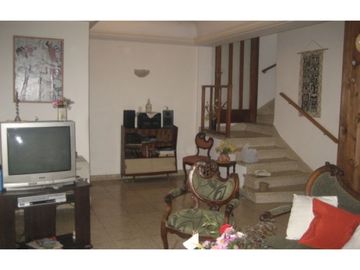 Chalet de 210 metros cubiertos. Apto credito. Con parque y garage. Chauvin