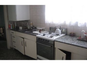 Chalet de 210 metros cubiertos. Apto credito. Con parque y garage. Chauvin