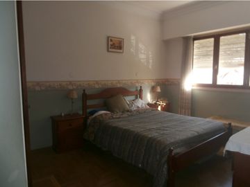 Chalet de 210 metros cubiertos. Apto credito. Con parque y garage. Chauvin