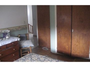 Chalet de 210 metros cubiertos. Apto credito. Con parque y garage. Chauvin