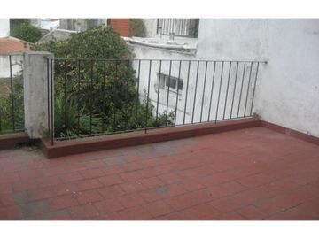 Chalet de 210 metros cubiertos. Apto credito. Con parque y garage. Chauvin