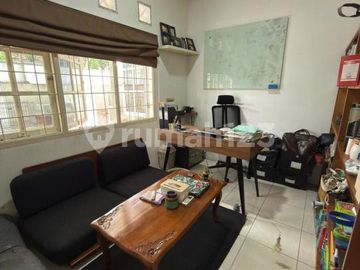 Rumah Luas 2 Lantai Dalam Komplek di Cinere Dekat Living Plaza