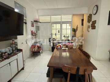 Rumah Luas 2 Lantai Dalam Komplek di Cinere Dekat Living Plaza