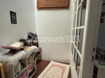 Rumah Luas 2 Lantai Dalam Komplek di Cinere Dekat Living Plaza