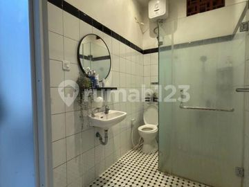 Rumah Luas 2 Lantai Dalam Komplek di Cinere Dekat Living Plaza