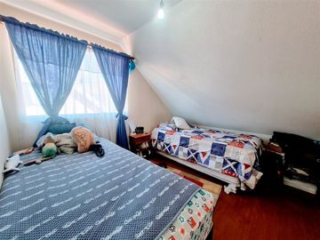Casa en venta de 5 dorm. y 4 baños en La Florida