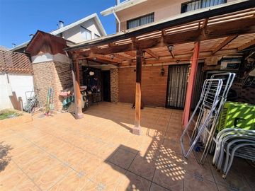 Casa en venta de 5 dorm. y 4 baños en La Florida