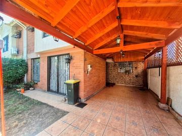 Casa en venta de 5 dorm. y 4 baños en La Florida