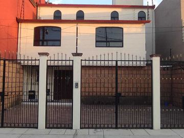 SE RENTA EXCELENTE CASA