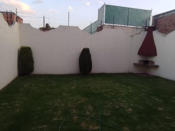 SE RENTA EXCELENTE CASA