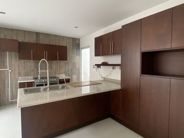 HERMOSA CASA EN VENTA CLÚSTER 888 LOMAS DE ANGELOPOLIS I