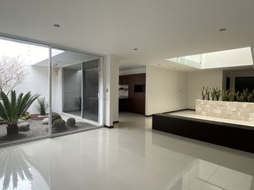 HERMOSA CASA EN VENTA CLÚSTER 888 LOMAS DE ANGELOPOLIS I