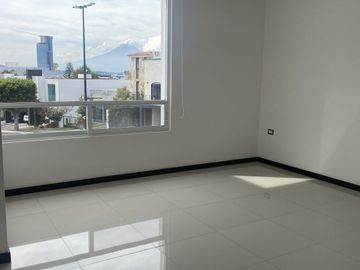 HERMOSA CASA EN VENTA CLÚSTER 888 LOMAS DE ANGELOPOLIS I