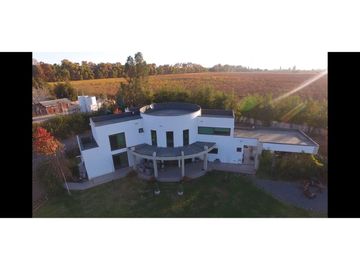 Espectacular parcela con hermosa casa