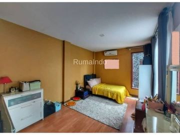 Dijual Rumah Mewah Ada Kolam Renang di Komplek Kesehatan