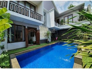 Dijual Rumah Mewah Ada Kolam Renang di Komplek Kesehatan