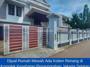 Dijual Rumah Mewah Ada Kolam Renang di Komplek Kesehatan