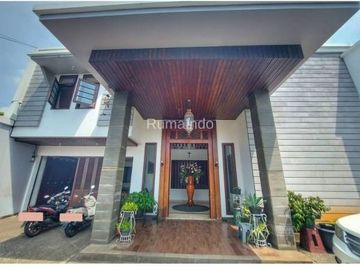 Dijual Rumah Mewah Ada Kolam Renang di Komplek Kesehatan