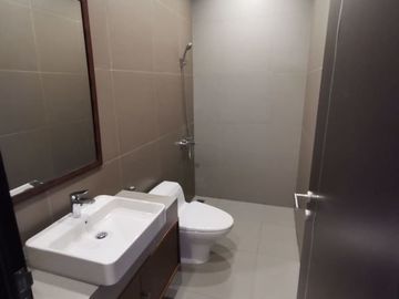 Rumah Mewah Luas 2 Lantai Strategis Dekat Ambarukmo Plaza