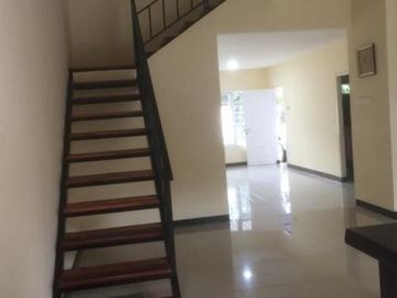 Rumah SHM, di Komplek Graha Raya, Tangerang Selatan