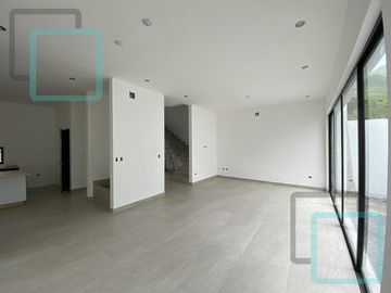 CASA EN VENTA PEDREGAL DE LA MONTAÑA ZONA CARRETERA NACIONAL MONTERREY