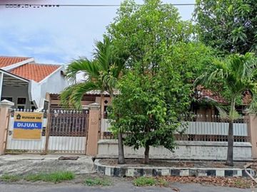 Rumah di Rungkut Asri, Row jalan 2,5 mobil