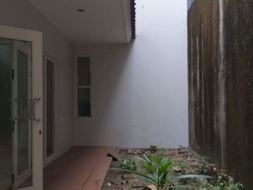 Rumah Keren Siap Huni di Kebayoran Bintaro - 2081