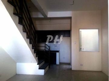 PH744 Townhouse for sale Near Mindanao Ave. At 3.975M