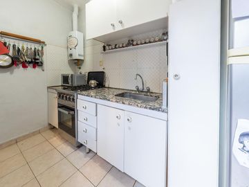 EN VENTA - DEPARTAMENTO DE PASILLO DOS DORMITORIOS CON PATIO - BARRIO ECHESORTU