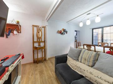 EN VENTA - DEPARTAMENTO DE PASILLO DOS DORMITORIOS CON PATIO - BARRIO ECHESORTU