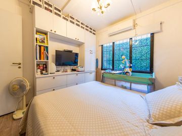 EN VENTA - DEPARTAMENTO DE PASILLO DOS DORMITORIOS CON PATIO - BARRIO ECHESORTU